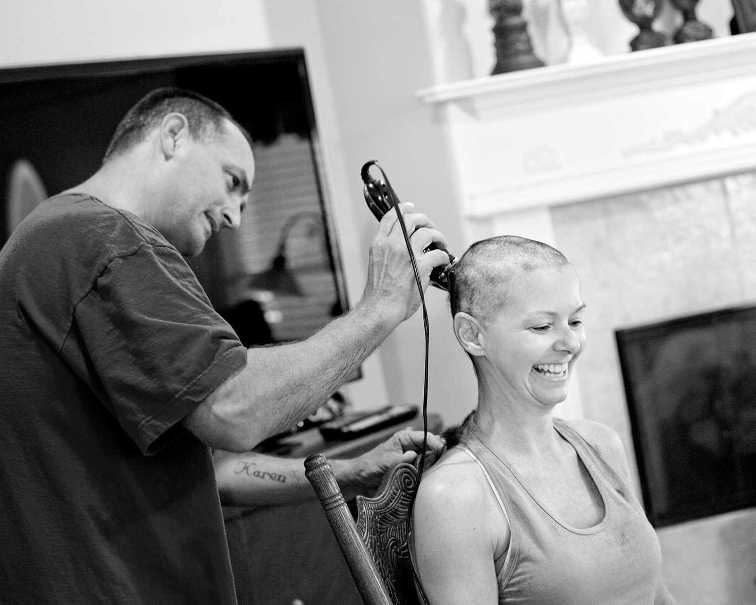 husband shaving wifes head who has cancer