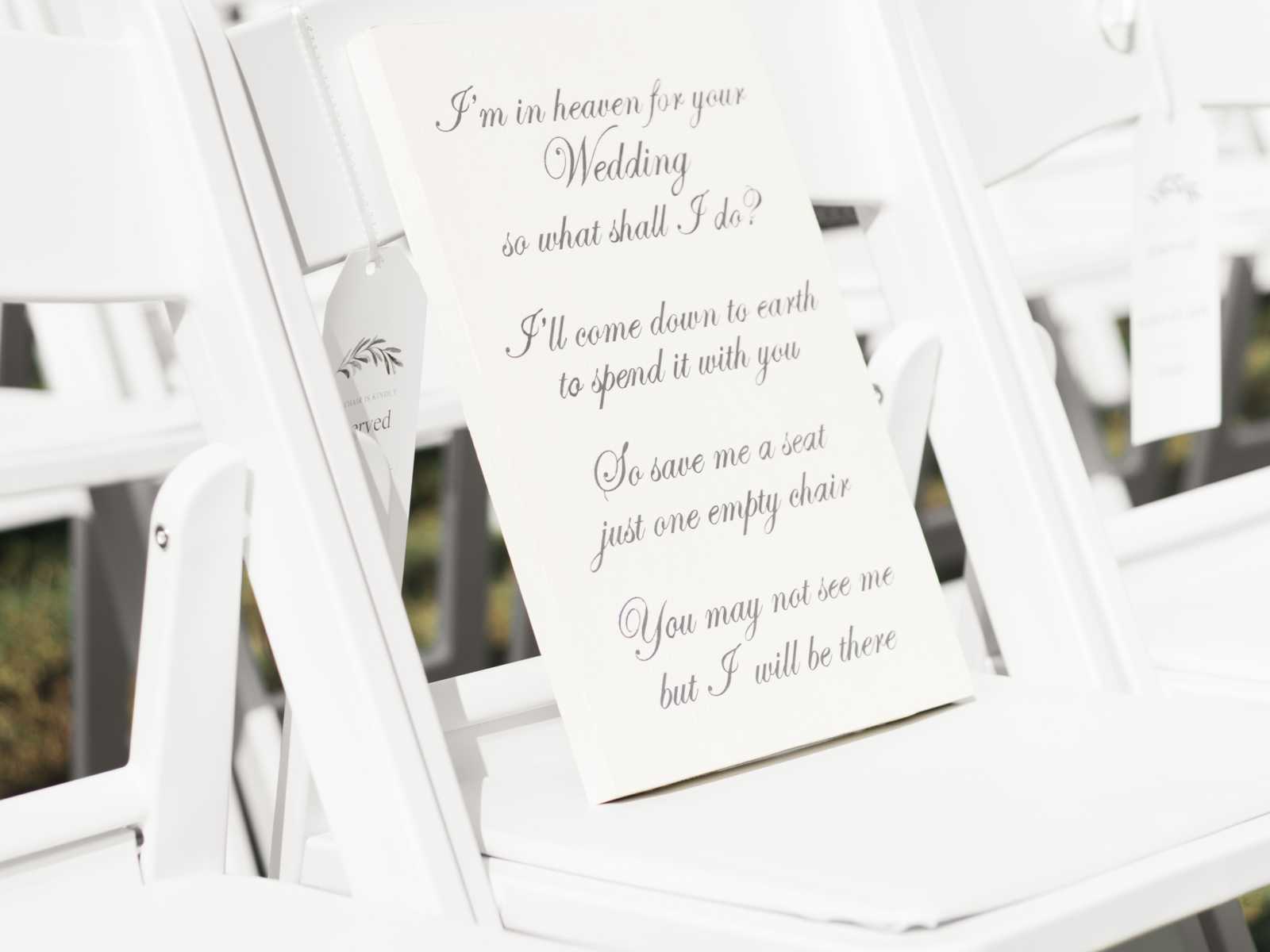 seat at wedding meant for deceased father with sign that starts with saying, "I'm in heaven for your wedding"