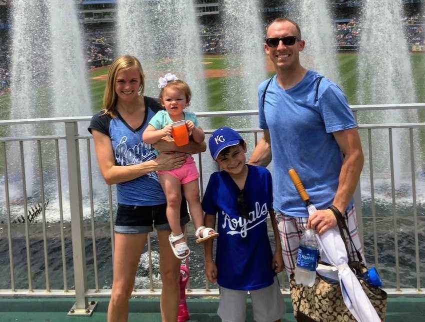 Mother and father who lost preemie baby stand at Kansas City Royals game with daughter and son