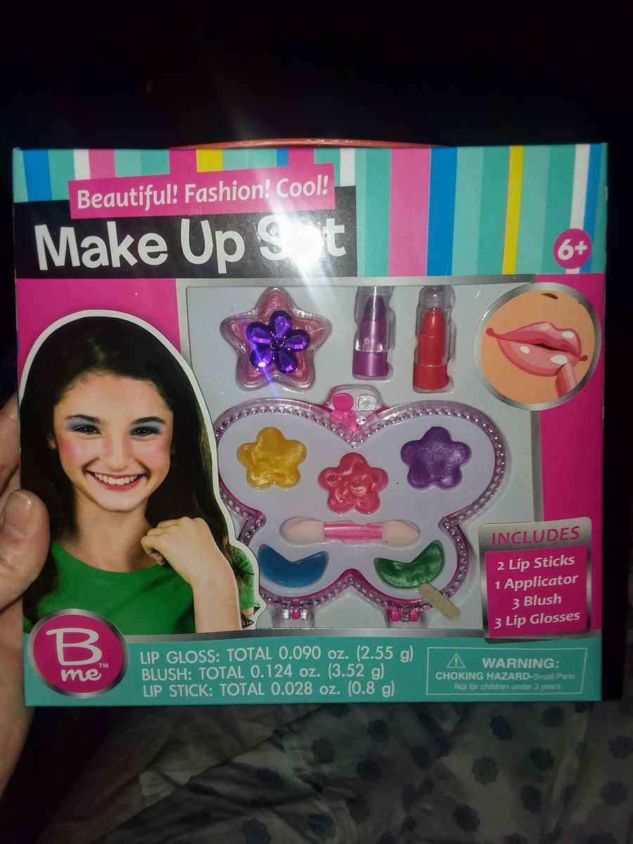 Children's makeup kit that made little girl's face blister