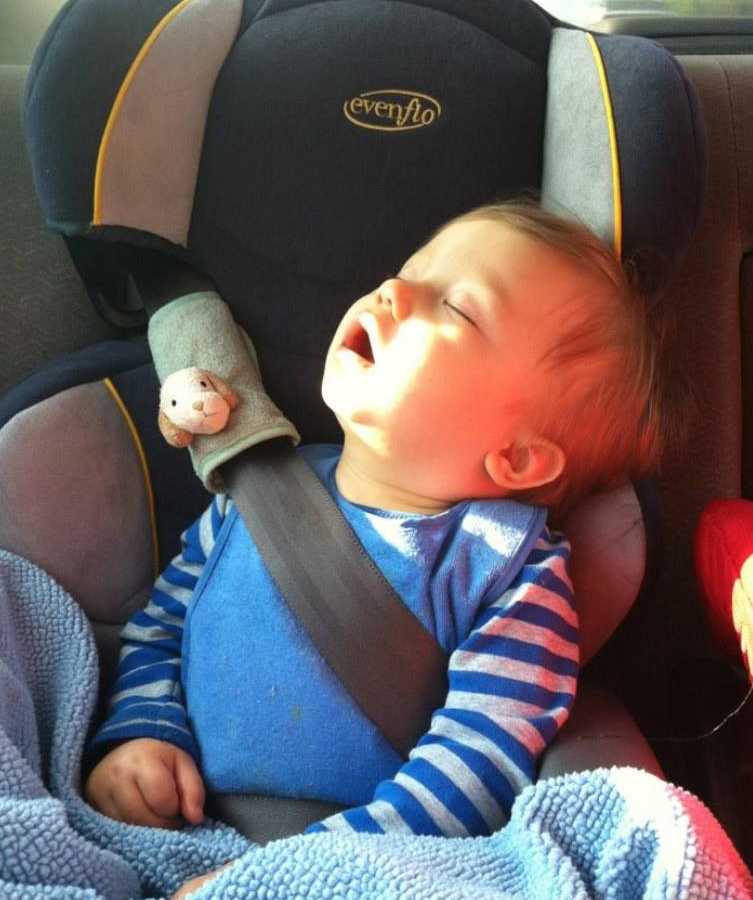 Baby who wiggled out of carseat on interstate sleeping in car seat
