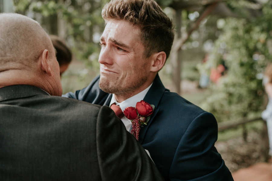 Groom cries as he hugs father with cancer
