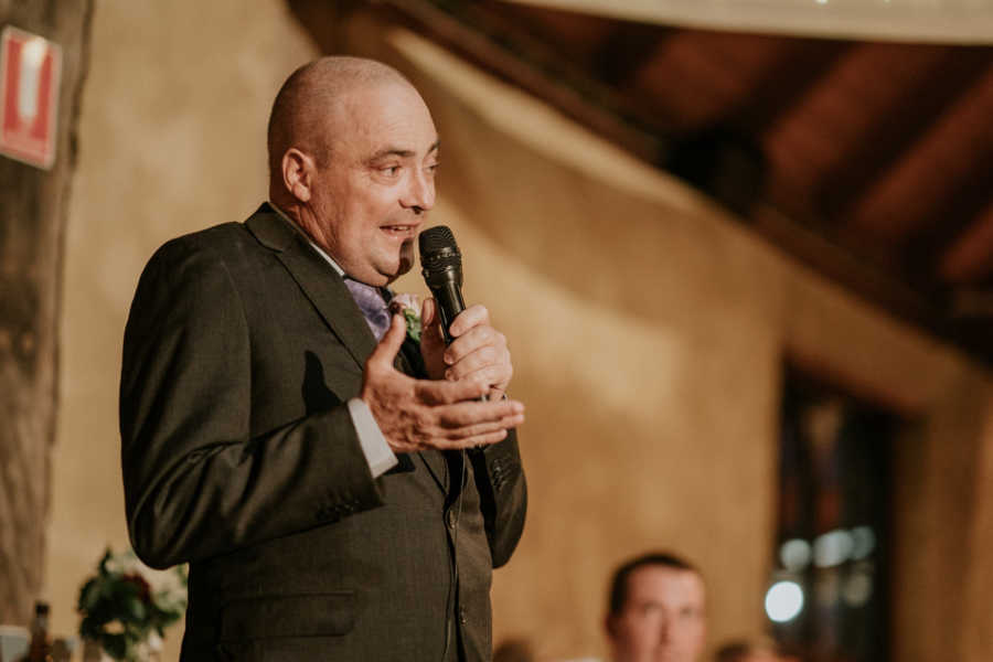 Father with cancer speaks at son's wedding with microphone