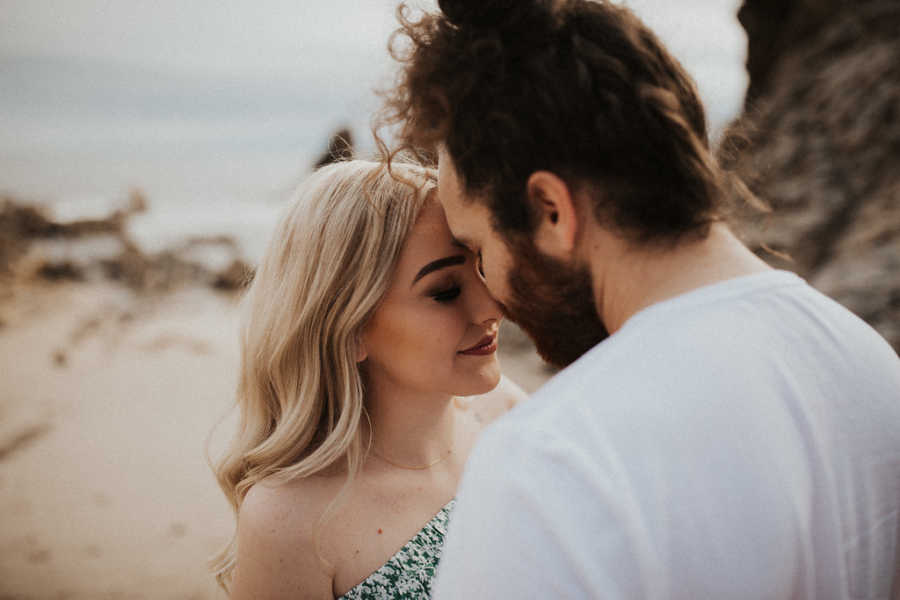 close up of boyfriend and girlfriend with Spinal Muscular Atrophy as their foreheads touch