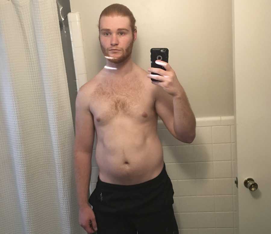 Man who suffers from depression in mirror selfie after deciding to workout to deal with issues