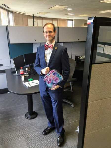 Man who brought colorful cat lunchbox to work to stand up for cousin who is bullied