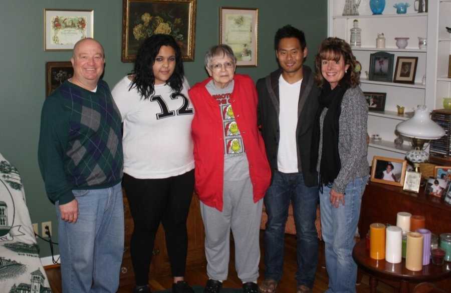 Woman standing with her mother, father, brother, and grandmother before she lost 155 pounds