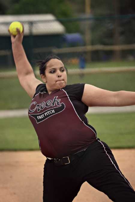 Teen who weighed almost 300 pounds pitching a softball 