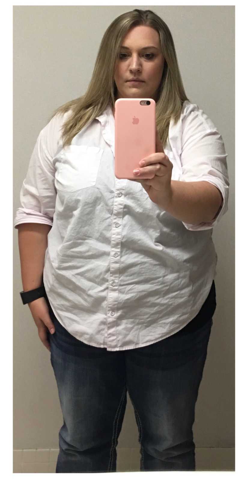 Woman in college takes mirror selfie after gaining weight first semester