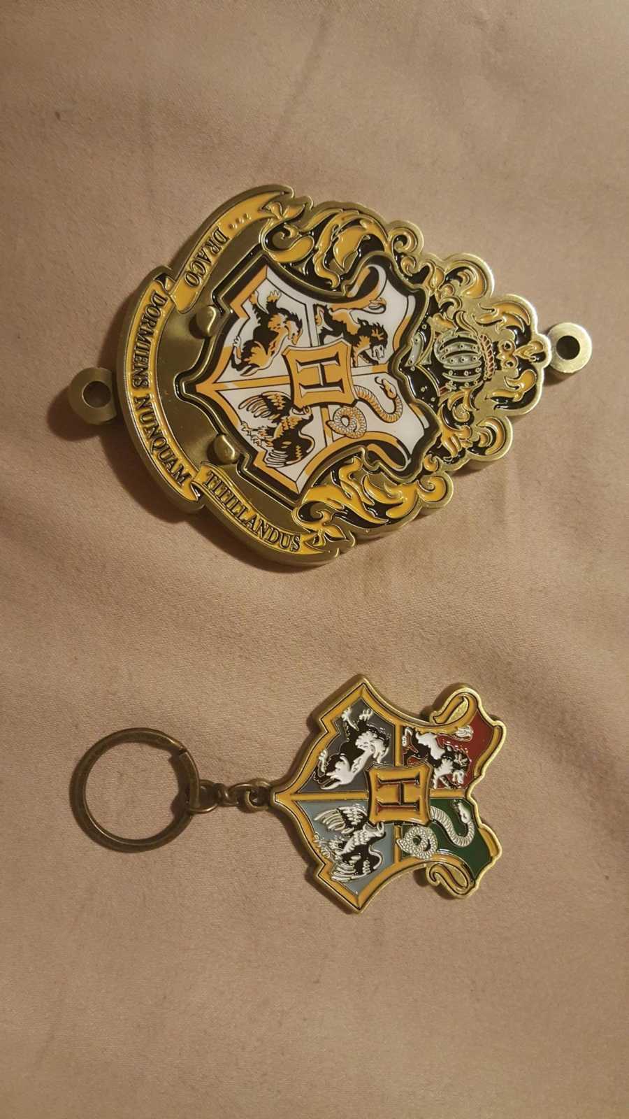 Keychain and medallion of Hogwarts crest boyfriend would place on trunk for girlfriend