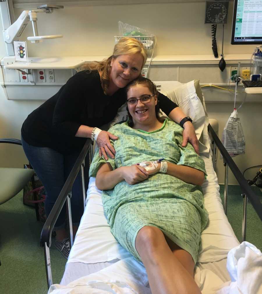 Mom hugs teen daughter born with heart defect before she undergoes surgery