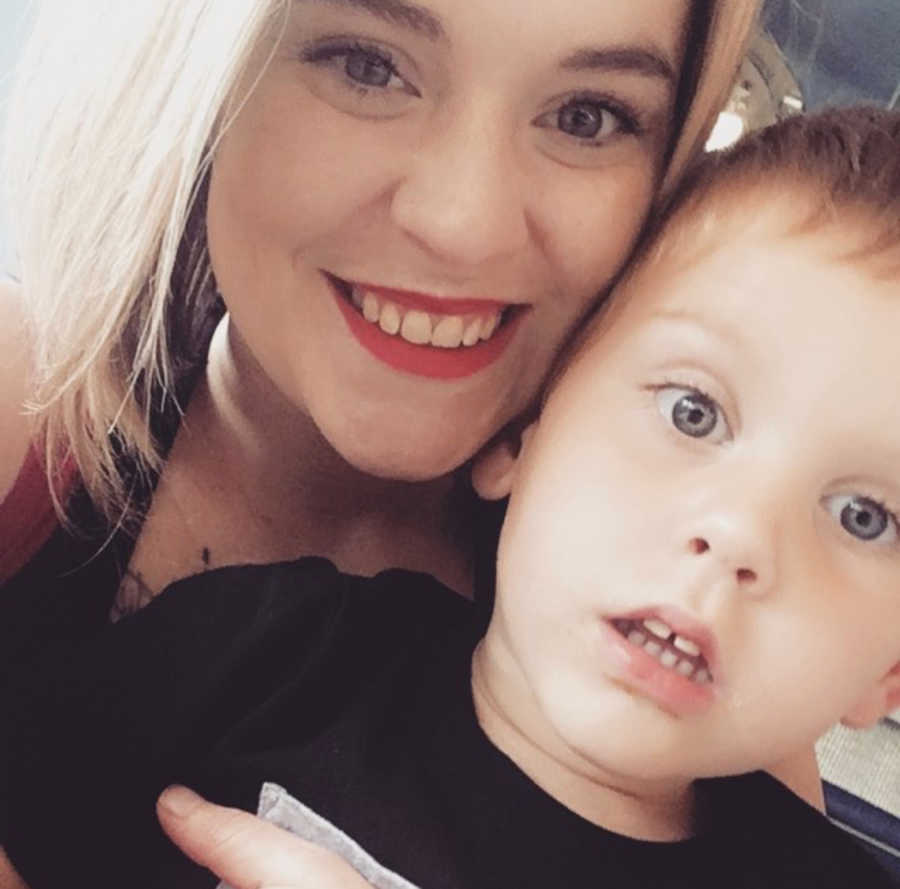 Mother smiles in selfie with son she regained custody of after getting clean