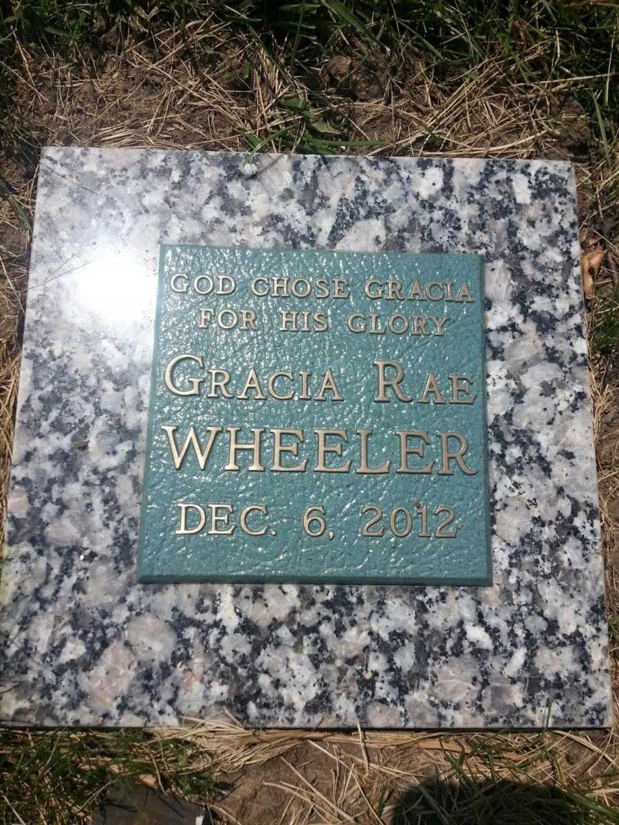 Headstone for micro-preemie who died in womb that says, "God chose Gracia for his glory"
