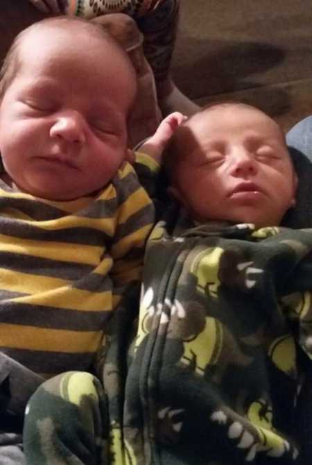 Newborn who has since passed away from SIDS lays sleeping next to cousin