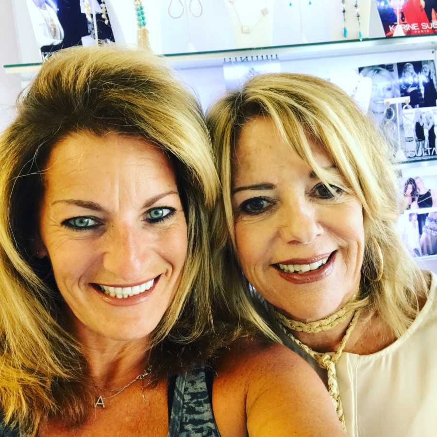 Woman who became sober smiles in selfie with another woman