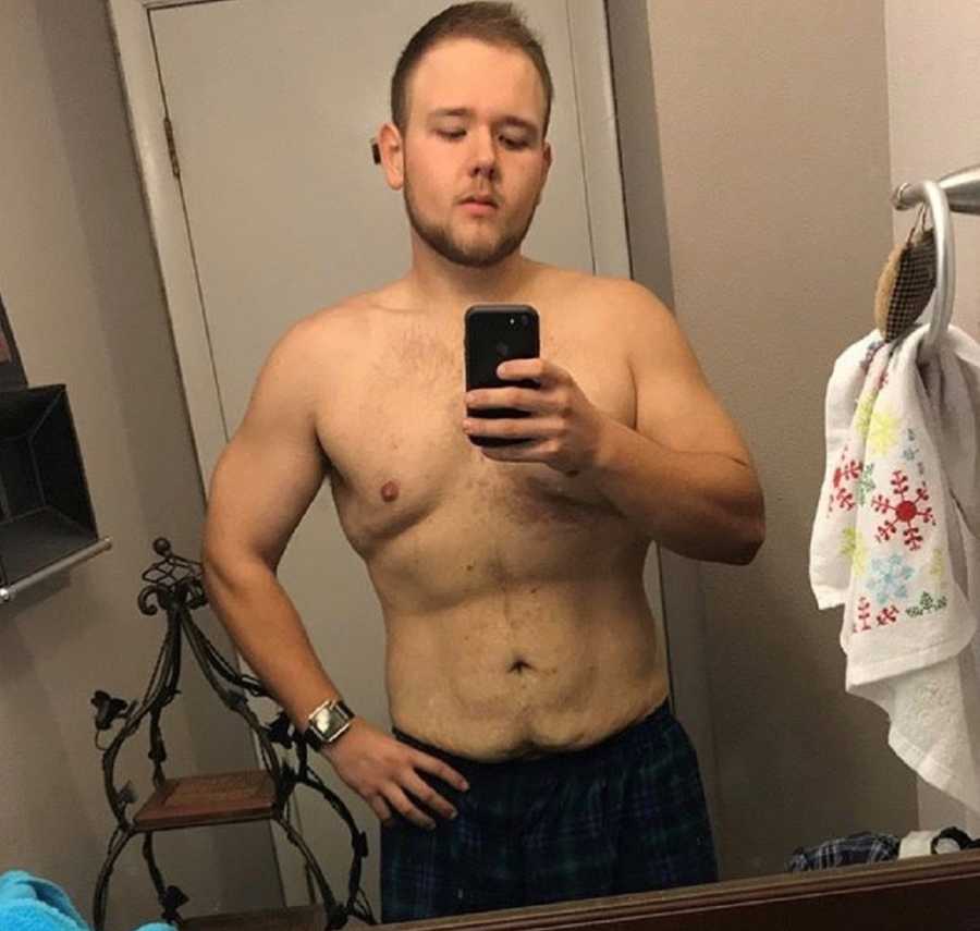 Shirtless man takes mirror selfie to show weight loss