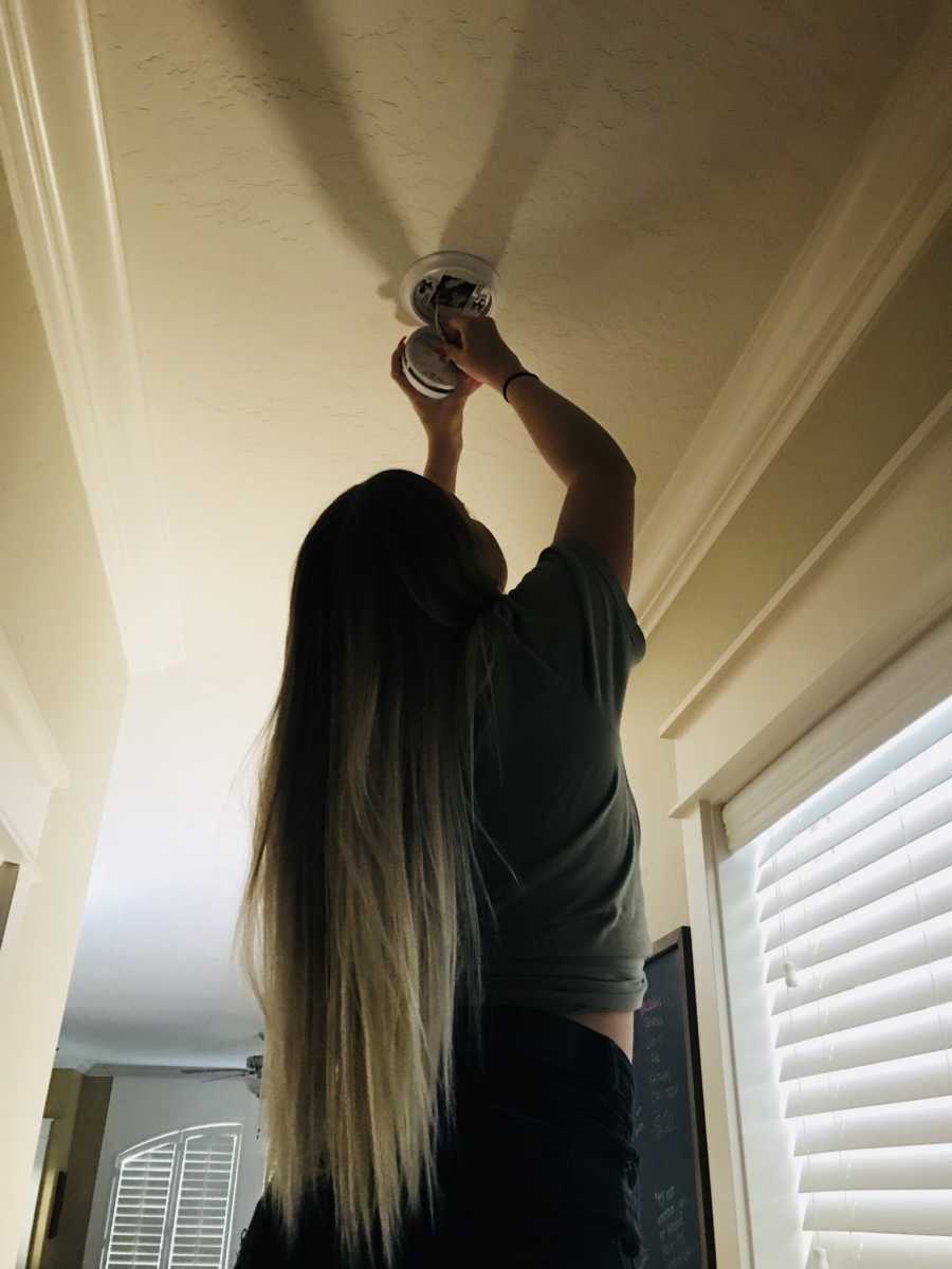Daughter replacing smoke alarm her deceased father would've fixed