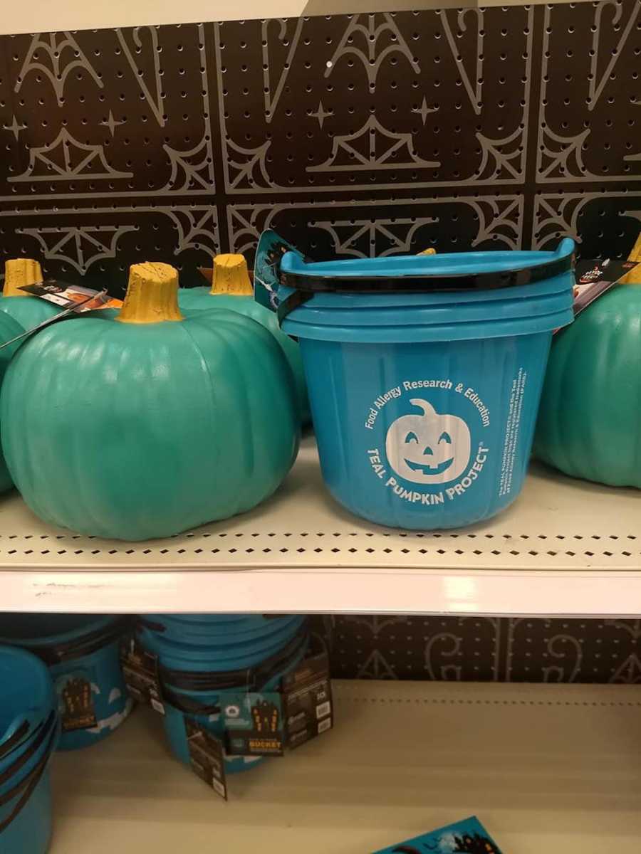 Teal pumpkin and plastic bucket for trick-or-treaters with allergies