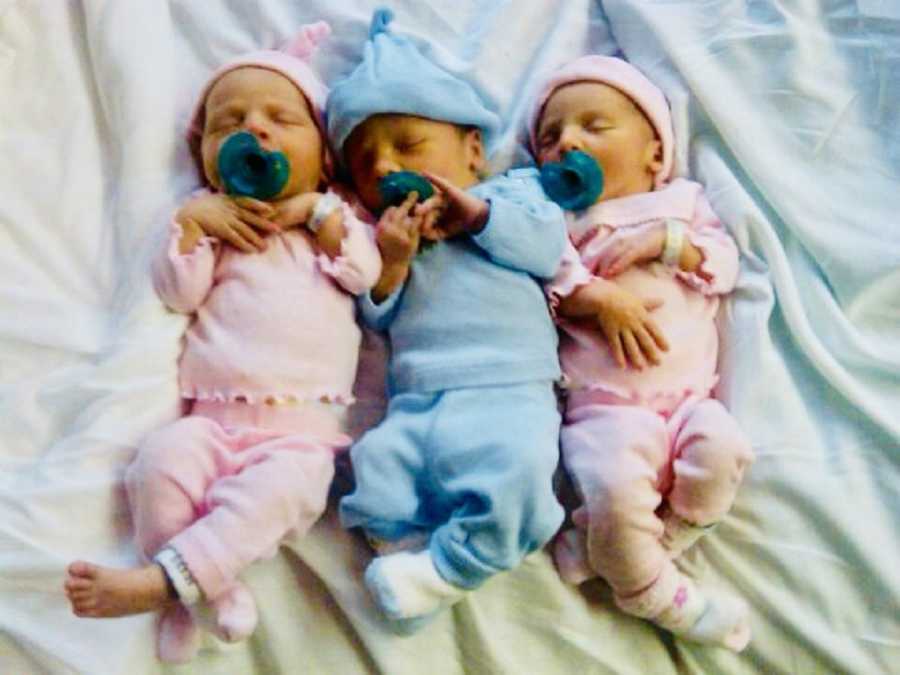 Triplet newborns who didn't have to spend time in NICU lay asleep 