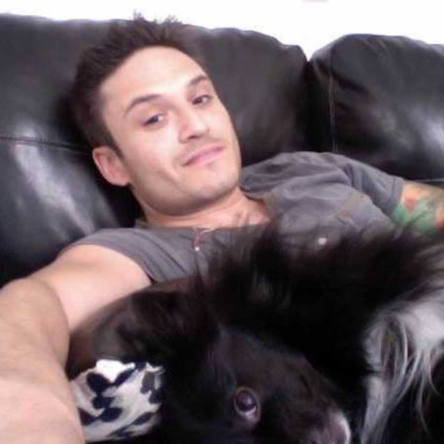 Jewish nurse who had to care for anti-Semitic patient smiles in selfie on couch with dog