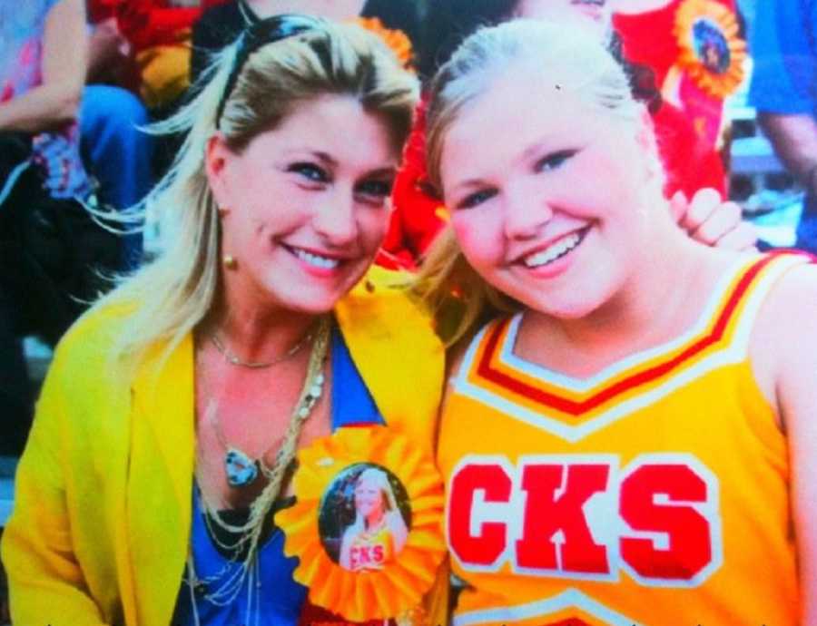 Teen cheerleader who was bullied for her weight sits smiling beside her mother
