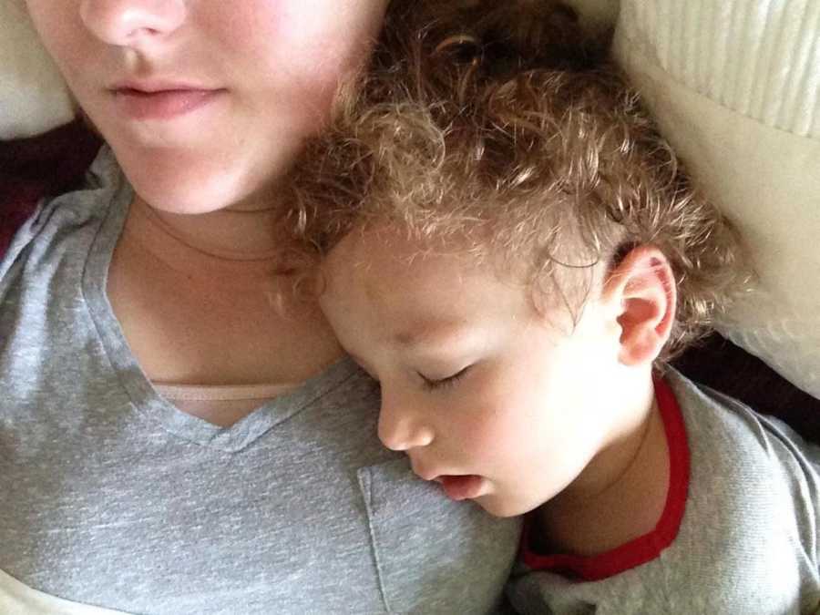Woman who warns parents to not let their children breathe through their mouth takes selfie with son asleep on her chest