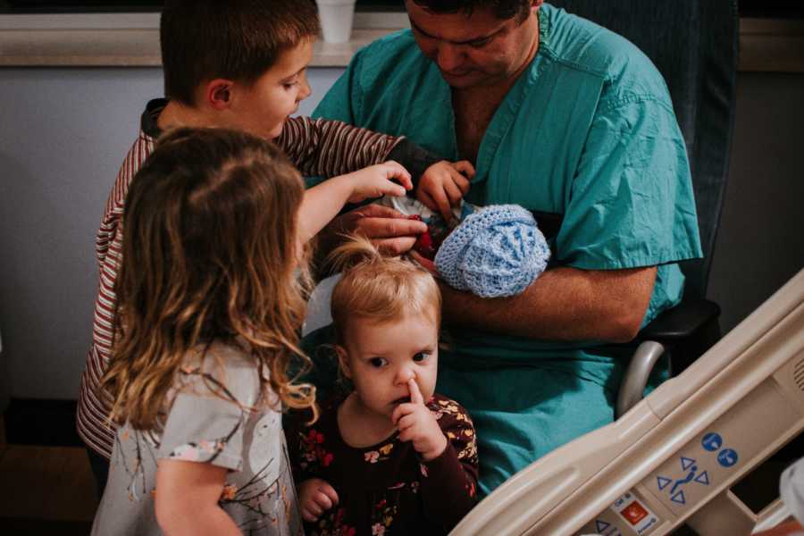 Father sits in hospital room with newborn who will son die in his arms for his three other children to see