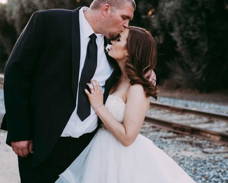 Groom who has suffered blood clots kisses bride who had cervical cancer on forehead