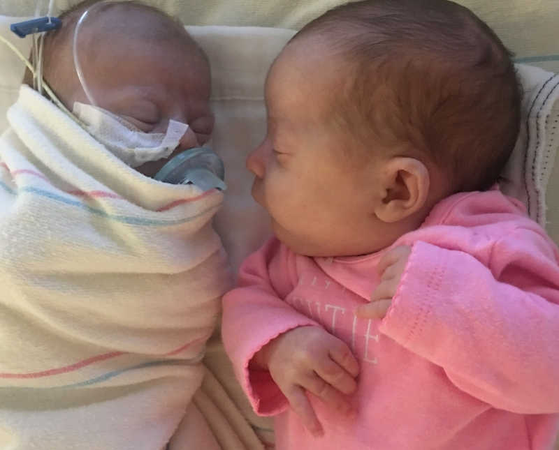 Baby girl lays beside her intubated twin who has heart issues and won't live much longer