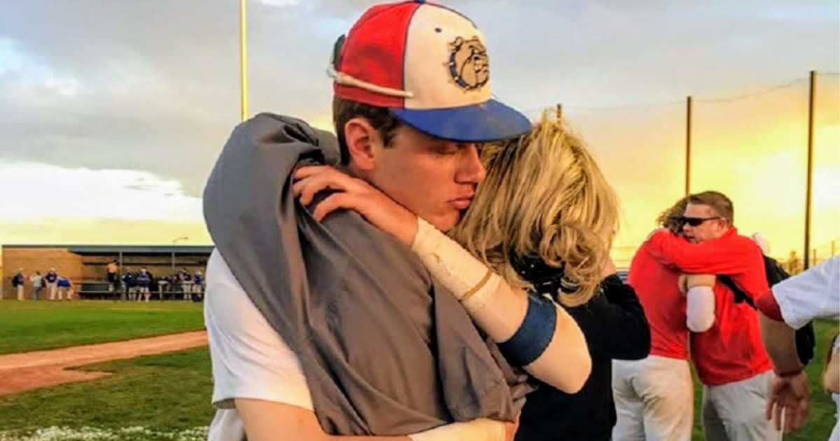 ‘I’d like to publicly apologize to our Red Robin hostess. She didn’t know she was the last straw