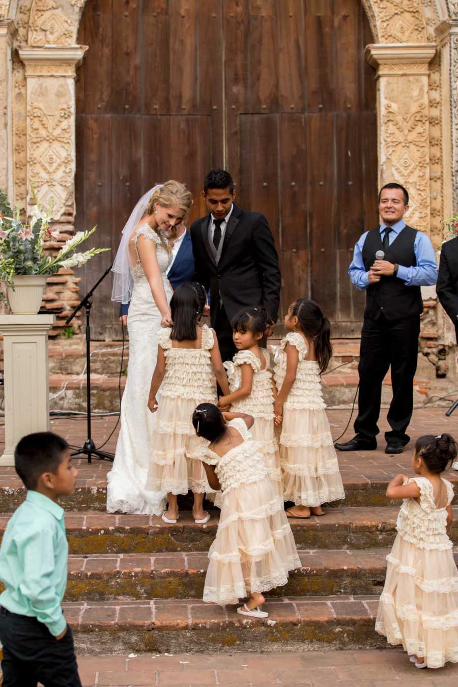 Addisyn López with her adopted children at her wedding to Ronald 