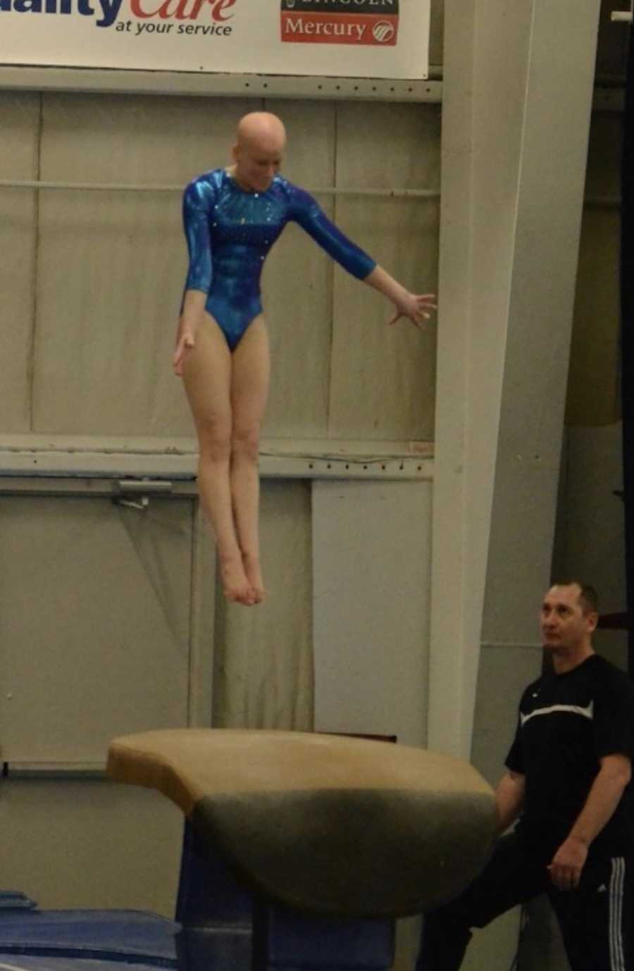 Gymnast with alopecia