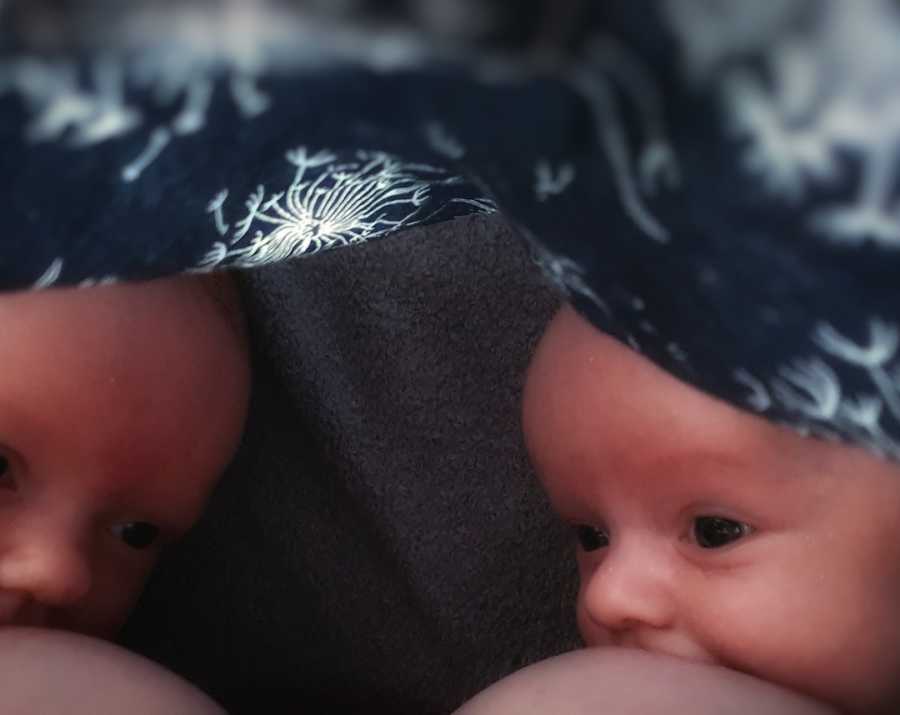 tandem breastfeeding twins