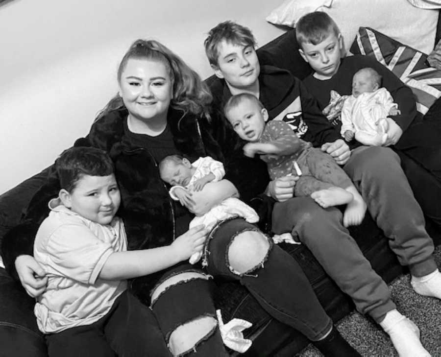 Mom of seven snaps a photo of all her children sitting together on the couch, including her newborn twins