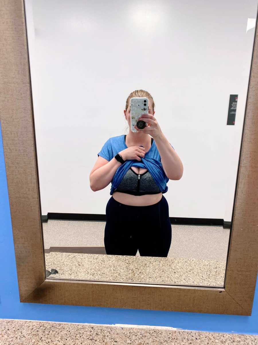 Mom of two takes a mirror selfie to show off her fitness progress