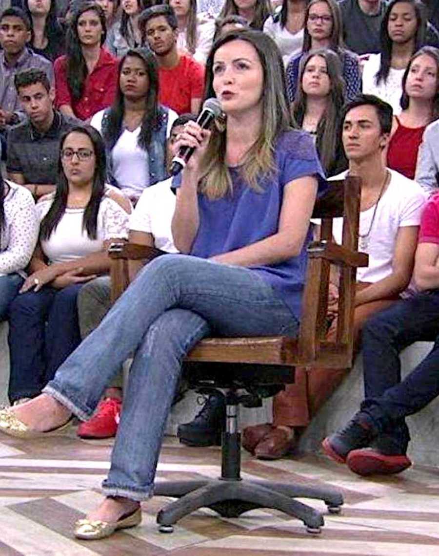 Woman speaking in front of a crowd