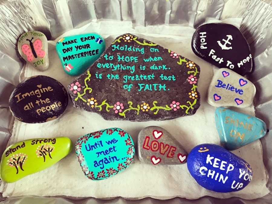 painted rocks- act of kindness