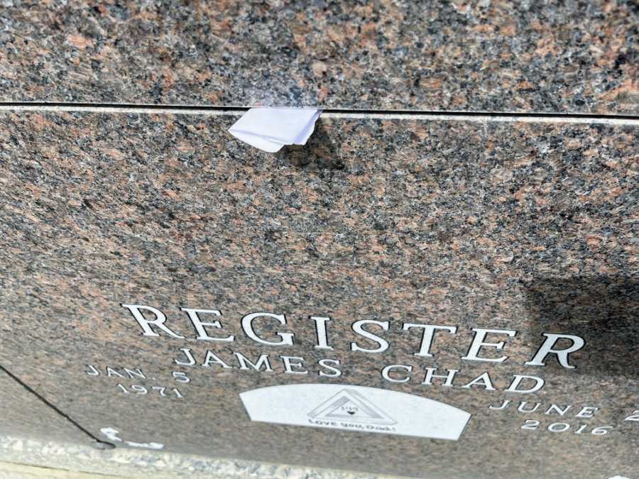 A widow's note to her late husband on his headstone