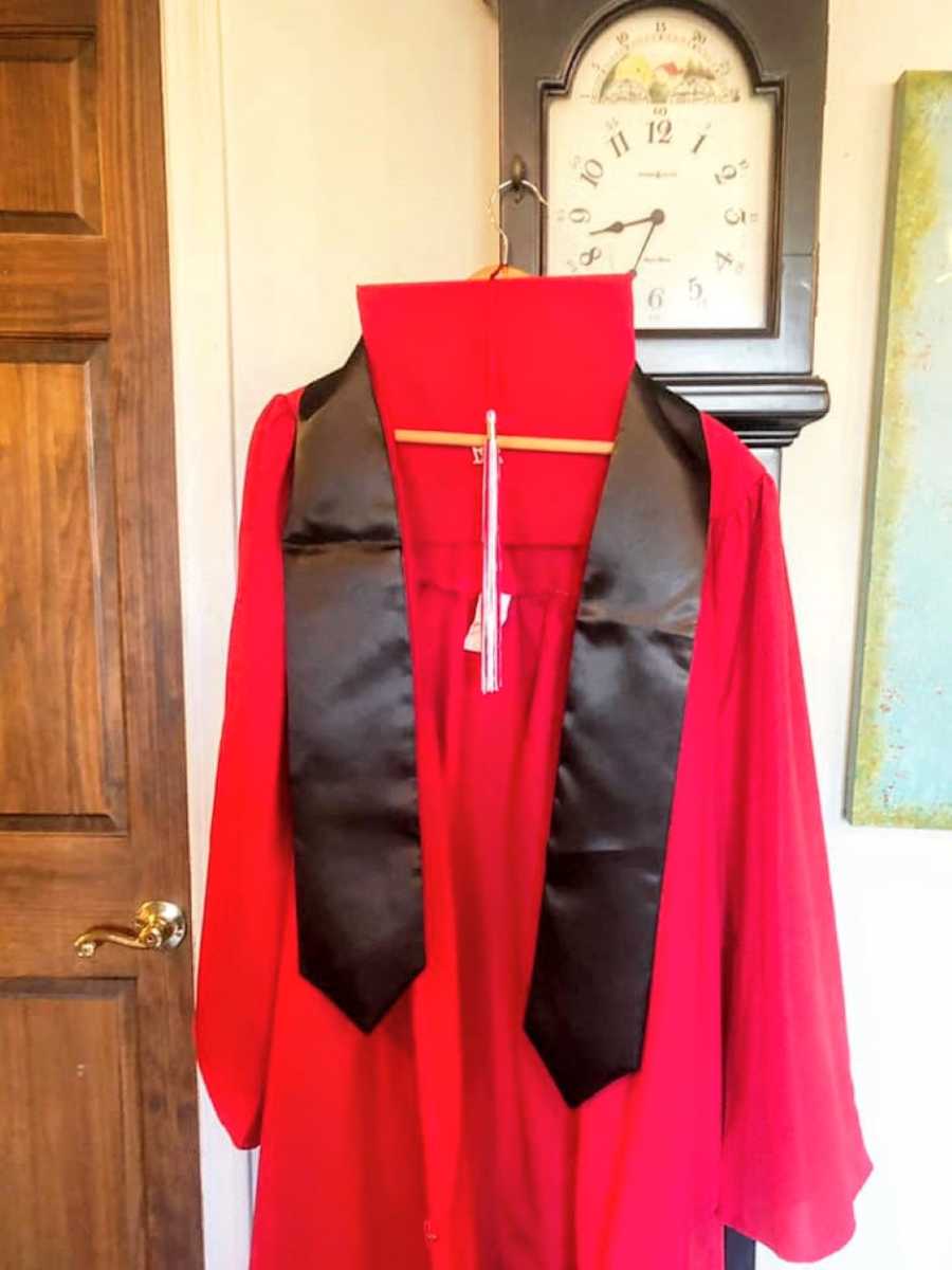 Mom takes bitersweet photo of daughter's graduation cap and gown before she gets ready