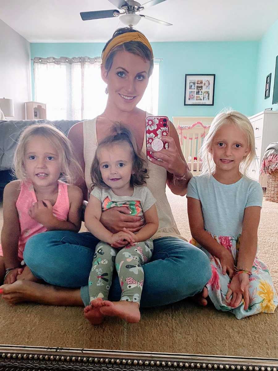 Mom recovering from breast cancer takes a mirror selfie with her three daughters