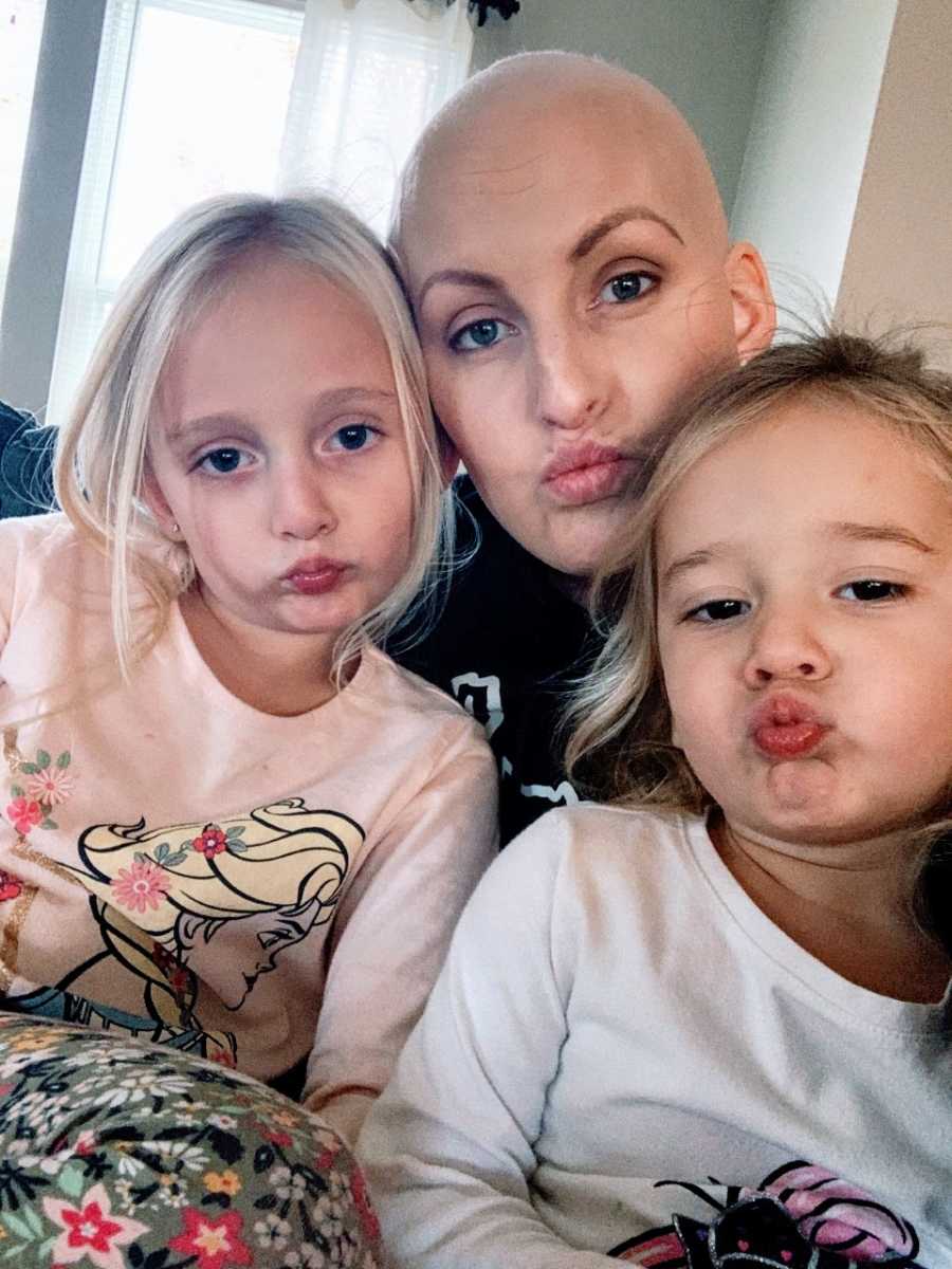 Mom with triple negative breast cancer takes a duck face selfie with two of her daughters