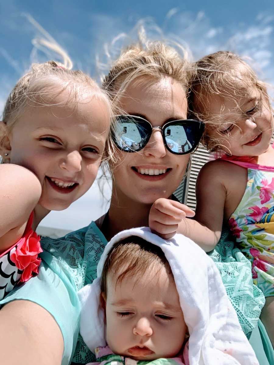 Mom takes a beach selfie with her three daughters