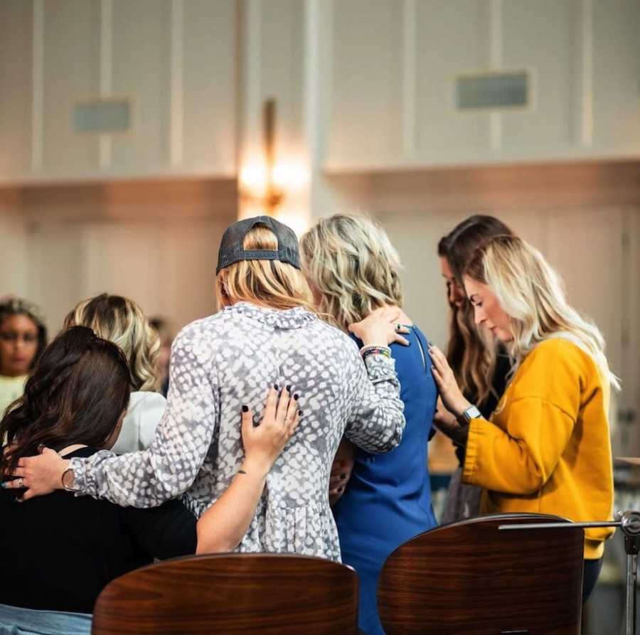 People praying