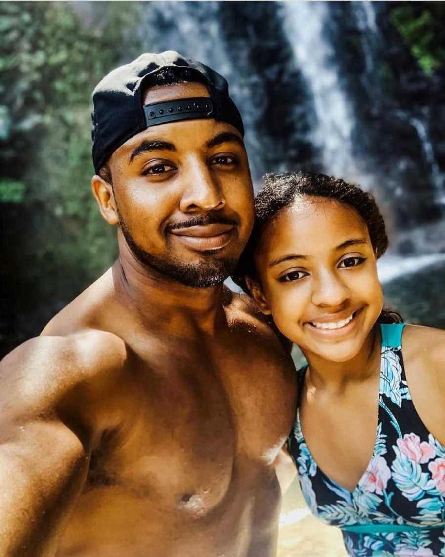 Single dad captures sweet moment with daughter while out swimming