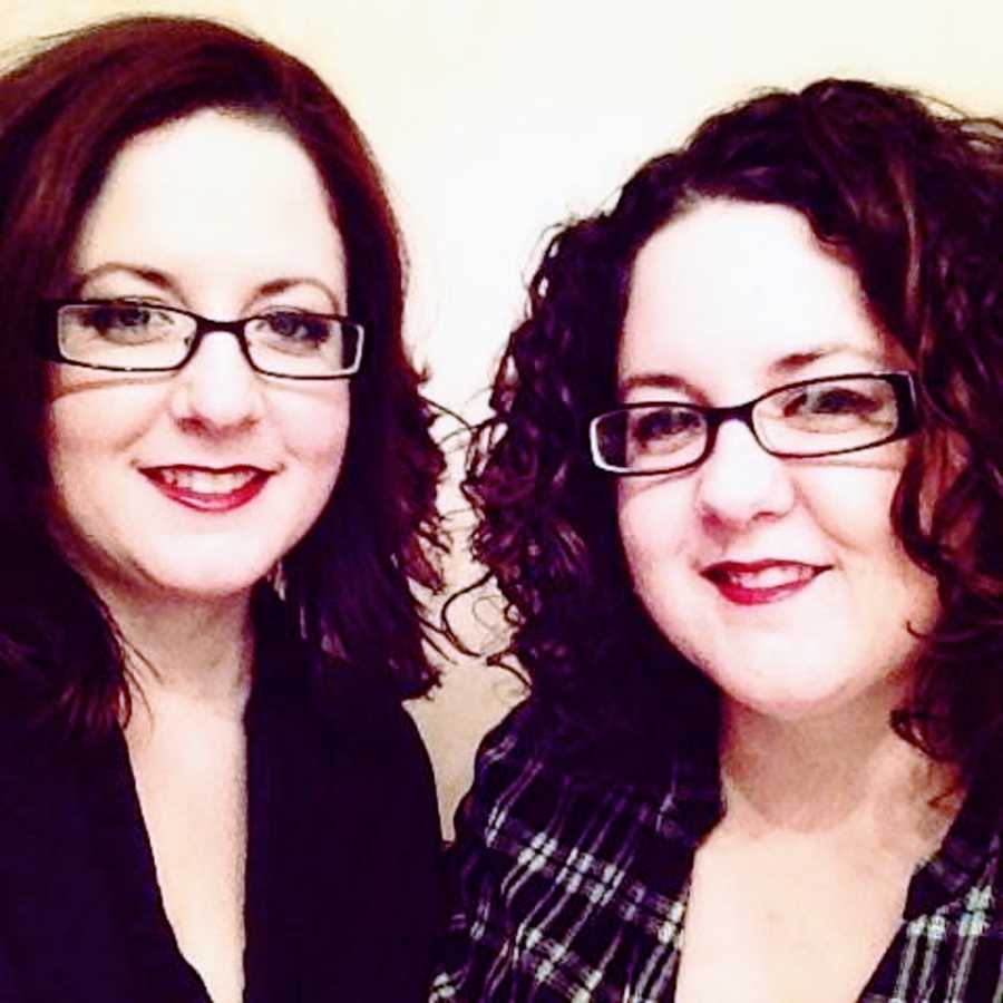 A woman and her twin sister, both wearing glasses