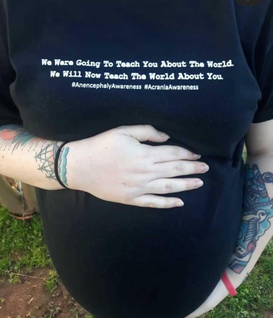 pregnant mom wearing shirt for anencephaly