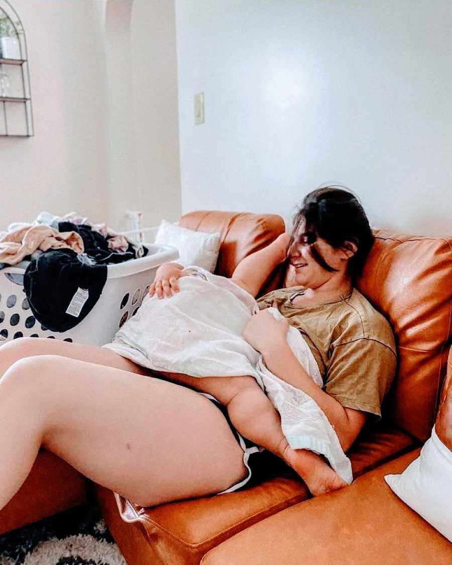 Young mom shares candid photo of toddler kicking her during breastfeeding