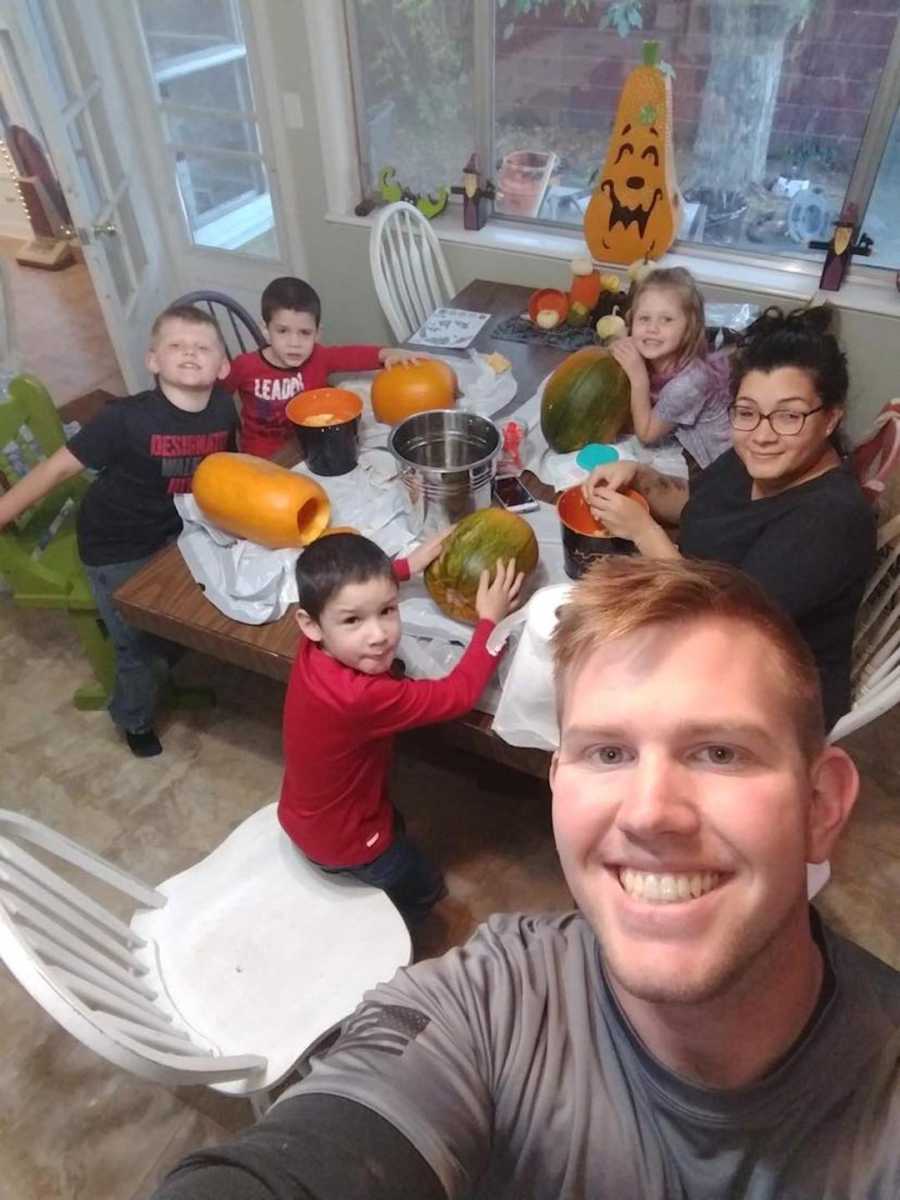 dad taking selfie with his 5 kids