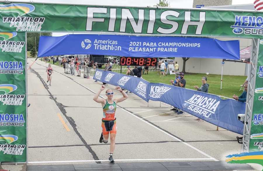 woman with prosthetic leg doing a triathlon