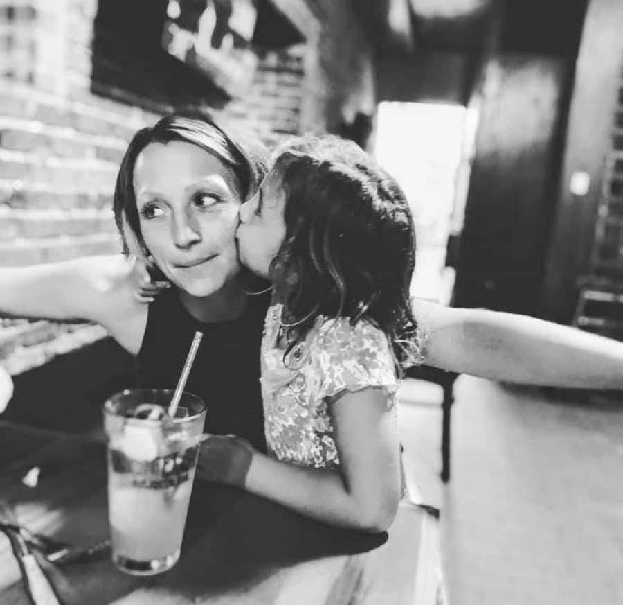 Mom and daughter share sweet moment while out at a restaurant